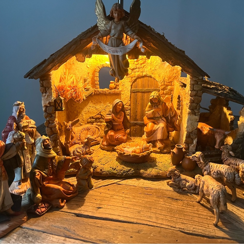 Fontanini 5 Inch Scale Lighted Nativity/Manger Set